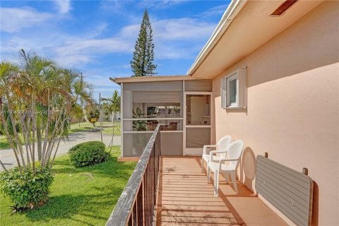 Copropriété à vendre à Hallandale Beach, Floride: 2 chambres, 78.78 m2 № 1955325 - photo 22