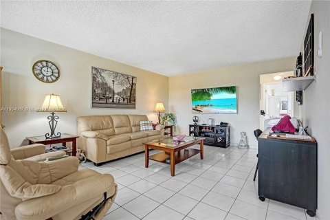 Copropriété à vendre à Hallandale Beach, Floride: 2 chambres, 78.78 m2 № 1955325 - photo 1