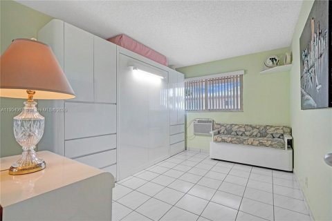 Copropriété à vendre à Hallandale Beach, Floride: 2 chambres, 78.78 m2 № 1955325 - photo 14