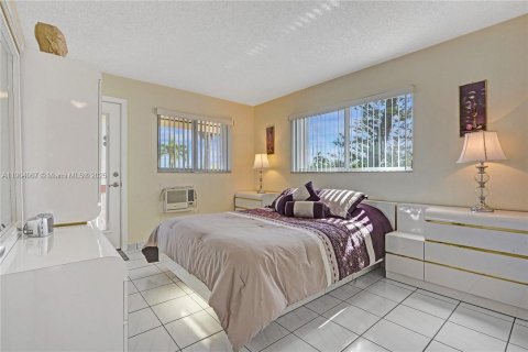 Copropriété à vendre à Hallandale Beach, Floride: 2 chambres, 78.78 m2 № 1955325 - photo 17