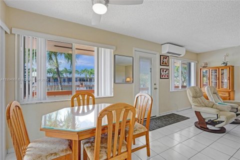 Copropriété à vendre à Hallandale Beach, Floride: 2 chambres, 78.78 m2 № 1955325 - photo 5