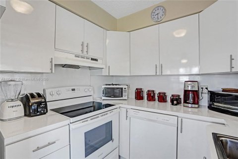 Copropriété à vendre à Hallandale Beach, Floride: 2 chambres, 78.78 m2 № 1955325 - photo 4