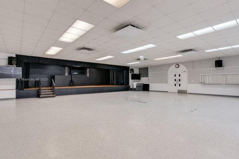 Copropriété à vendre à Hallandale Beach, Floride: 2 chambres, 78.78 m2 № 1955325 - photo 30