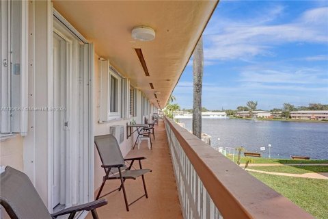 Copropriété à vendre à Hallandale Beach, Floride: 2 chambres, 78.78 m2 № 1955325 - photo 25