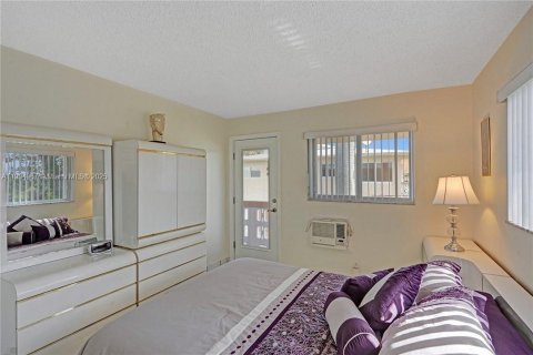 Copropriété à vendre à Hallandale Beach, Floride: 2 chambres, 78.78 m2 № 1955325 - photo 18