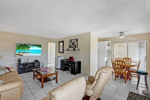 Copropriété à vendre à Hallandale Beach, Floride: 2 chambres, 78.78 m2 № 1955325 - photo 2