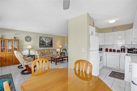 Copropriété à vendre à Hallandale Beach, Floride: 2 chambres, 78.78 m2 № 1955325 - photo 6