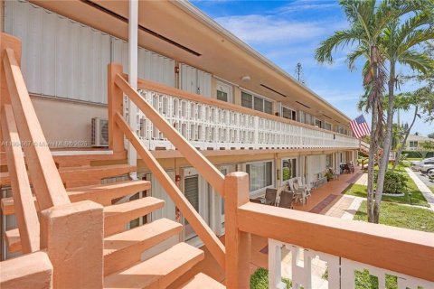 Copropriété à vendre à Hallandale Beach, Floride: 2 chambres, 78.78 m2 № 1955325 - photo 24