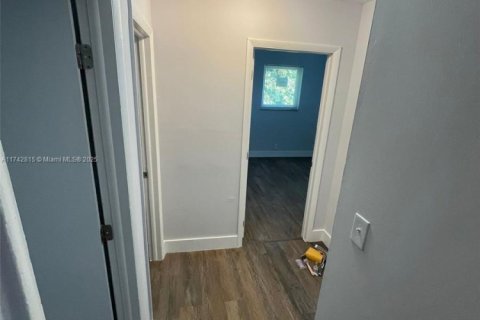 House in Lauderhill, Florida 4 bedrooms, 183.2 sq.m. № 2035107 - photo 13