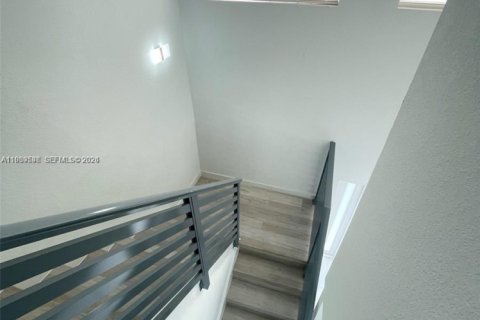 Townhouse in Hallandale Beach, Florida 3 bedrooms, 139.35 sq.m. № 1996992 - photo 5