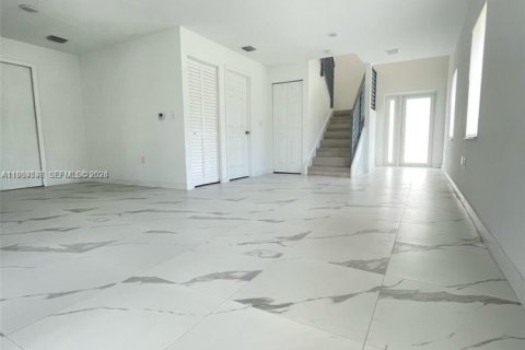 Townhouse in Hallandale Beach, Florida 3 bedrooms, 139.35 sq.m. № 1996992 - photo 8