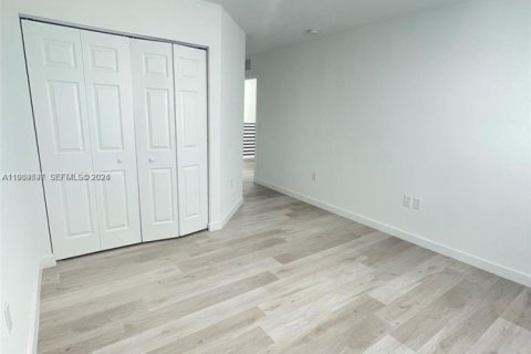 Townhouse in Hallandale Beach, Florida 3 bedrooms, 139.35 sq.m. № 1996992 - photo 7