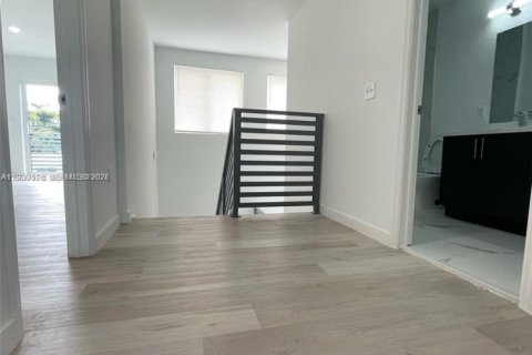 Townhouse in Hallandale Beach, Florida 3 bedrooms, 139.35 sq.m. № 1996992 - photo 18