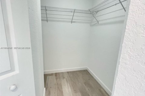 Townhouse in Hallandale Beach, Florida 3 bedrooms, 139.35 sq.m. № 1996992 - photo 14