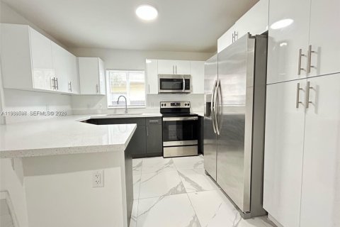 Townhouse in Hallandale Beach, Florida 3 bedrooms, 139.35 sq.m. № 1996992 - photo 9