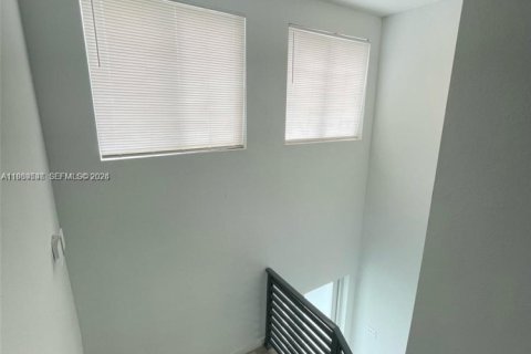 Townhouse in Hallandale Beach, Florida 3 bedrooms, 139.35 sq.m. № 1996992 - photo 10