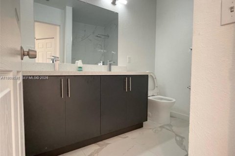 Townhouse in Hallandale Beach, Florida 3 bedrooms, 139.35 sq.m. № 1996992 - photo 19