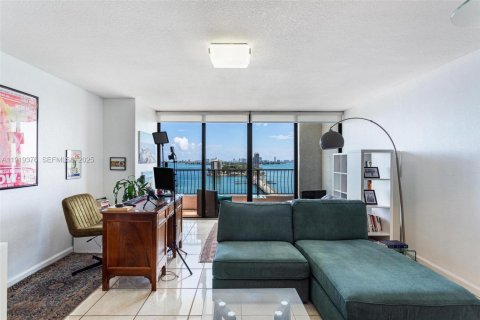 Copropriété à vendre à Miami, Floride: 1 chambre, 82.68 m2 № 1976399 - photo 2