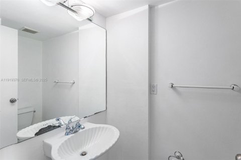 Copropriété à vendre à Miami, Floride: 1 chambre, 82.68 m2 № 1976399 - photo 9