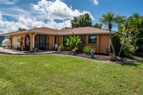 House in Punta Gorda, Florida 3 bedrooms, 175.86 sq.m. № 1883260 - photo 1