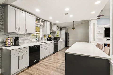 House in Winter Park, Florida 3 bedrooms, 150.69 sq.m. № 2203983 - photo 12