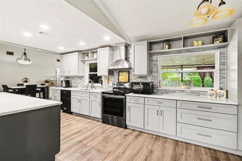 House in Winter Park, Florida 3 bedrooms, 150.69 sq.m. № 2203983 - photo 11