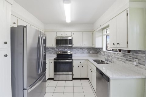 Townhouse in Longwood, Florida 2 bedrooms, 119.75 sq.m. № 2096786 - photo 12