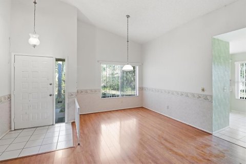 Townhouse in Longwood, Florida 2 bedrooms, 119.75 sq.m. № 2096786 - photo 3