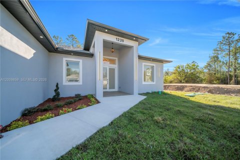 House in Lehigh Acres, Florida 4 bedrooms № 2073004 - photo 2