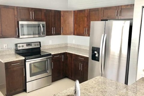 Casa en venta en Homestead, Florida, 4 dormitorios, 213.4 m2 № 2251936 - foto 2