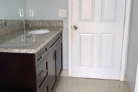 Casa en venta en Homestead, Florida, 4 dormitorios, 213.4 m2 № 2251936 - foto 4