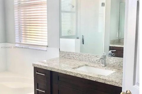 Casa en venta en Homestead, Florida, 4 dormitorios, 213.4 m2 № 2251936 - foto 11