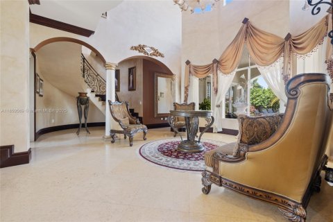 Купить виллу или дом в Хайалиа Гарденс, Флорида 5 спален, 414.62м2, № 1961867 - фото 11