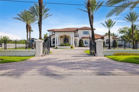 Купить виллу или дом в Хайалиа Гарденс, Флорида 5 спален, 414.62м2, № 1961867 - фото 2