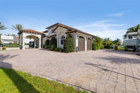Купить виллу или дом в Хайалиа Гарденс, Флорида 5 спален, 414.62м2, № 1961867 - фото 5