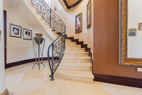 Купить виллу или дом в Хайалиа Гарденс, Флорида 5 спален, 414.62м2, № 1961867 - фото 12