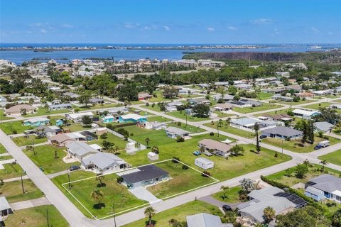 House in Englewood, Florida 2 bedrooms, 123.56 sq.m. № 1856279 - photo 1