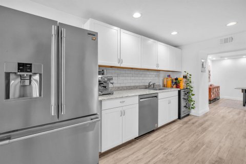 Condo in Plantation, Florida, 2 bedrooms № 2173159 - photo 15