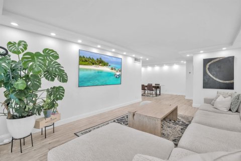 Condo in Plantation, Florida, 2 bedrooms № 2173159 - photo 6