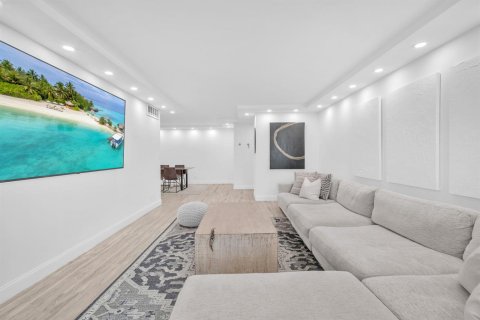 Condo in Plantation, Florida, 2 bedrooms № 2173159 - photo 5
