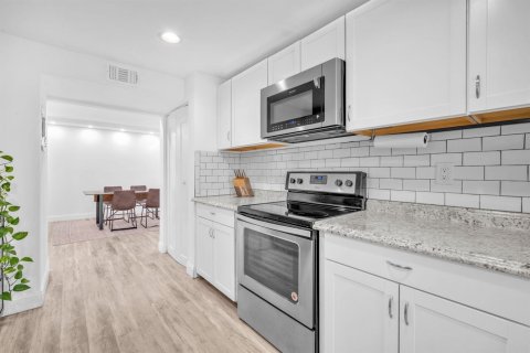Condo in Plantation, Florida, 2 bedrooms № 2173159 - photo 18