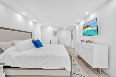 Condo in Plantation, Florida, 2 bedrooms № 2173159 - photo 24