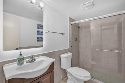 Condo in Plantation, Florida, 2 bedrooms № 2173159 - photo 30