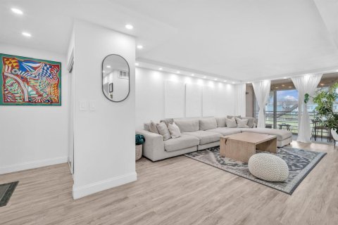 Condo in Plantation, Florida, 2 bedrooms № 2173159 - photo 2
