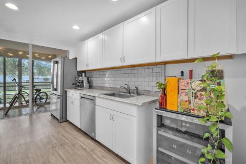 Condo in Plantation, Florida, 2 bedrooms № 2173159 - photo 14