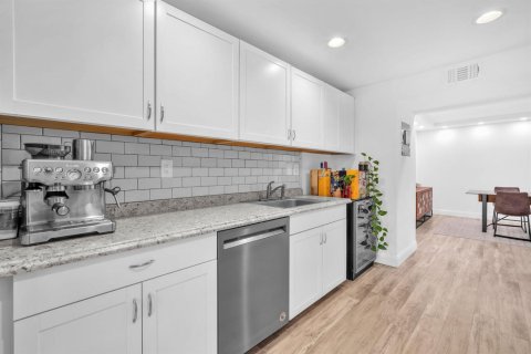 Condo in Plantation, Florida, 2 bedrooms № 2173159 - photo 17