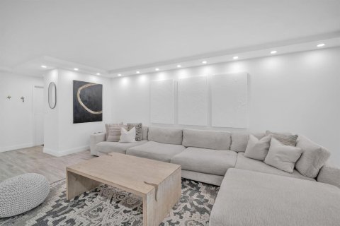 Condo in Plantation, Florida, 2 bedrooms № 2173159 - photo 4