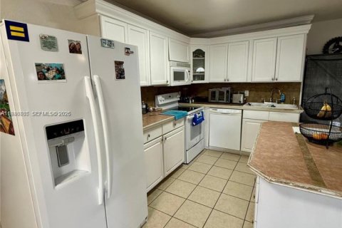 Villa ou maison à vendre à Miramar, Floride: 3 chambres, 104.14 m2 № 2004665 - photo 18