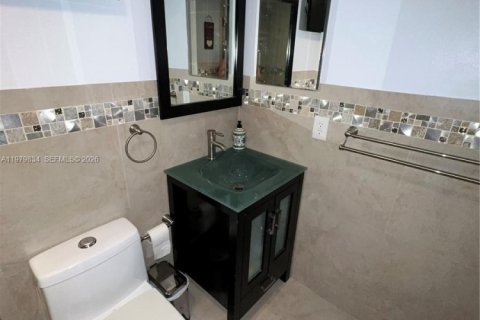 Condominio en alquiler en Miami, Florida, 2 dormitorios, 83.24 m2 № 2046330 - foto 8