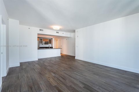 Condo in Miami, Florida, 2 bedrooms  № 2042120 - photo 4